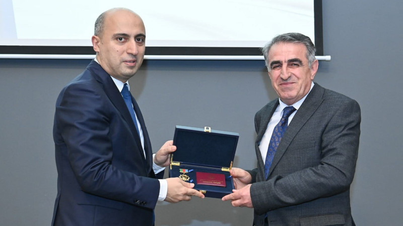 S.Kazımbəyov adına Lənkəran şəhər 6 nömrəli liseyinin direktoru təltif edilib