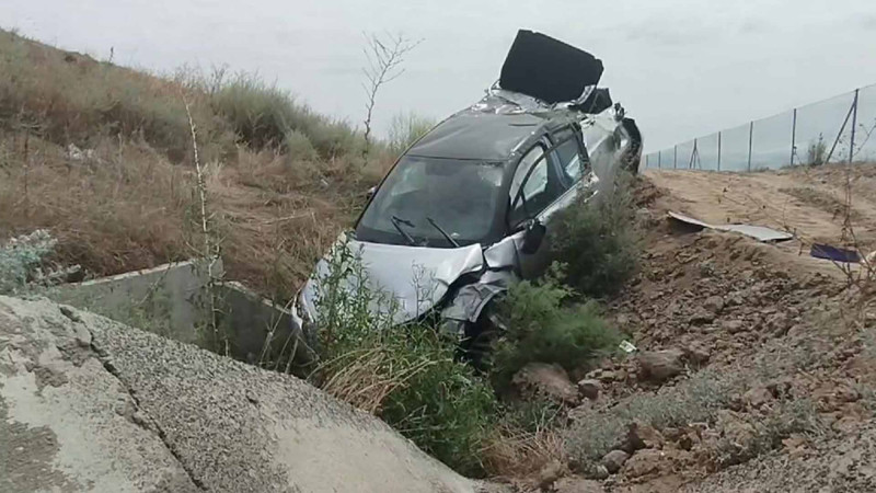 Cəlilabadda avtomobil aşıb: sürücü yaralanıb