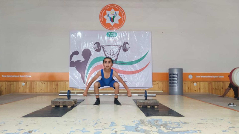Lənkəranda ağırlıqqaldırma üzrə region turniri baş tutub