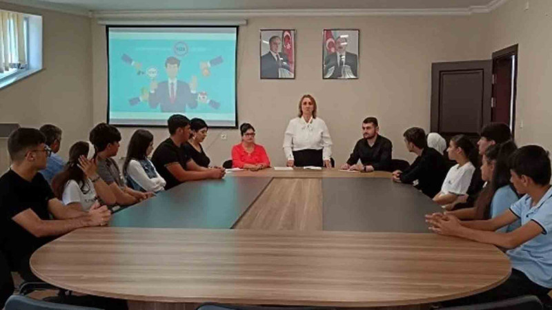Astarada şagirdlərə korrupsiyaya qarşı mübarizə təcrübəsindən danışılıb