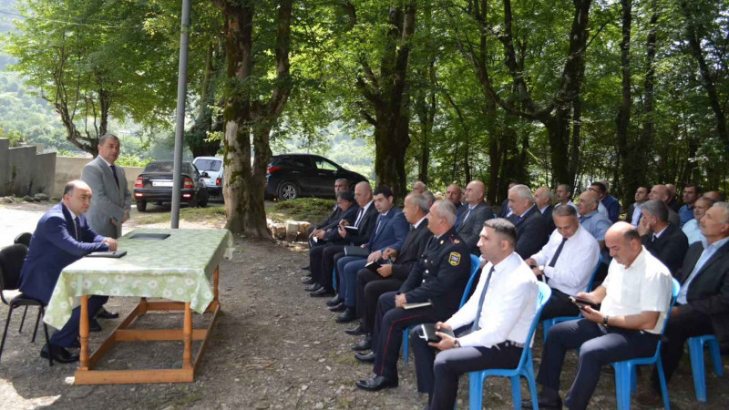 Qəzənfər Ağayev sakinləri səyyar qəbul edib