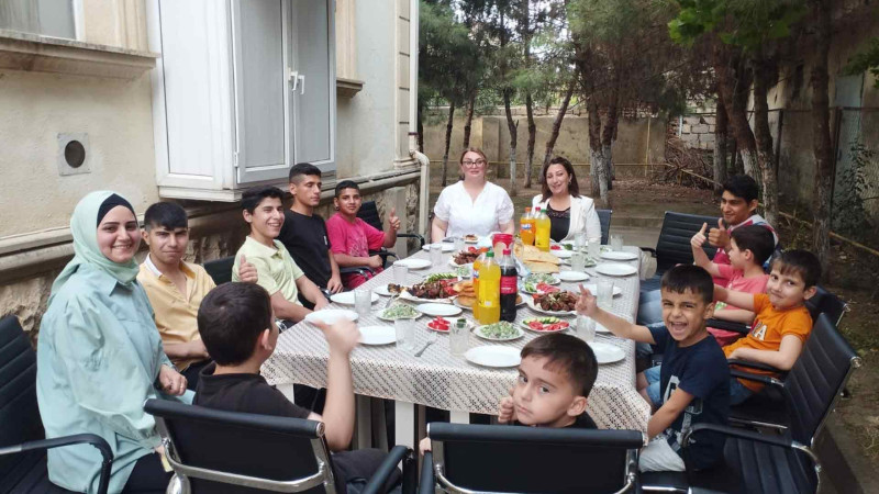 Lənkəranda kimsəsiz uşaqlara bayram süfrəsi açılıb