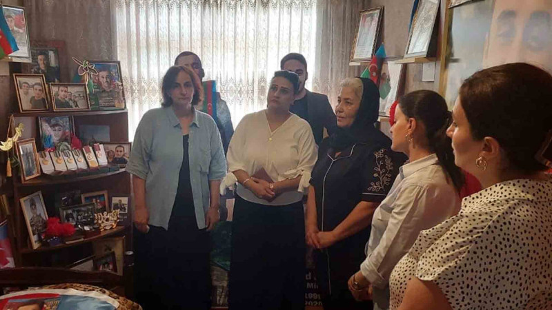 Lənkəranda kitabxana kollektivi şəhid Mirxəyal Kərimzadənin ailəsinə baş çəkib