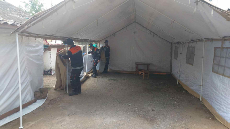 FHN: Lənkəranda evi yararsız vəziyyətdə olan ailə çadırla təmin olunub