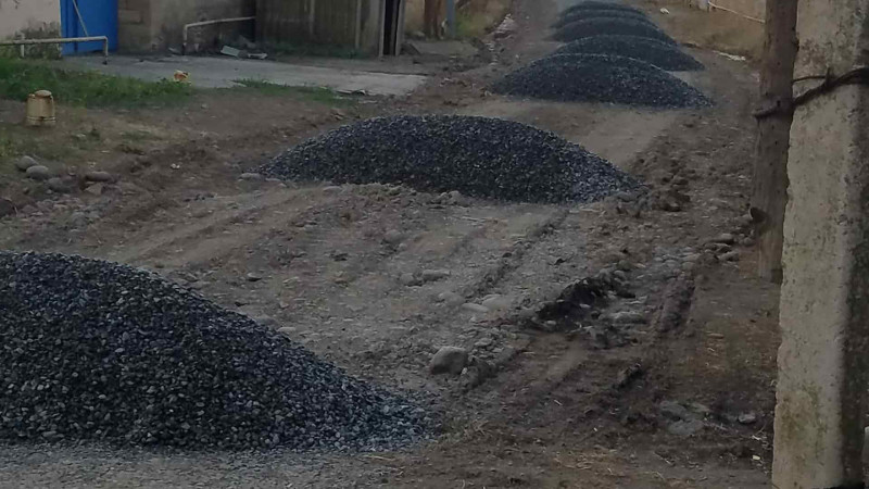 Cəlilabadın Bədirli kəndinin daxili yollarına çınqıl tökülüb
