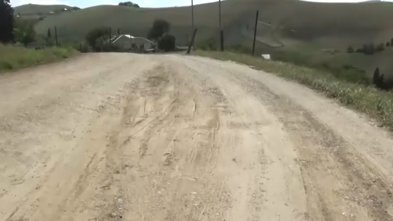 Cəlilabadda 2500-dən çox sakinin istifadə etdiyi yol yararsız qalıb