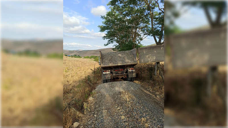 Dostallı kəndində kənddaxili yollar təmir edilib