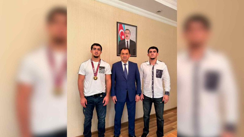Taleh Qaraşov güləşçi qardaşlarla görüş keçirib