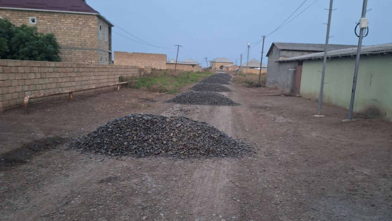 Cəlilabadın Üçtəpə kənd yollarının təmiri davam edir
