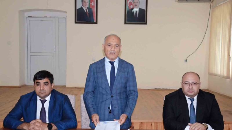 Araz Əhmədov Həsənli ərazisinin sakinləri ilə görüşüb