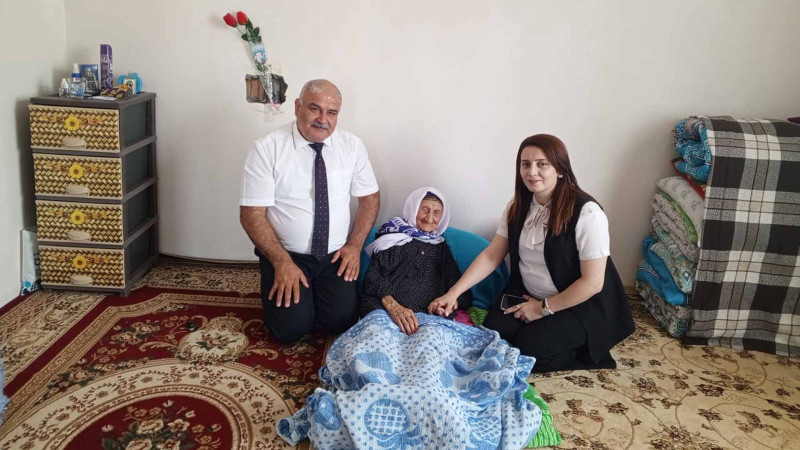 Cəlilabadda 100 yaşı tamam olan sakinlə görüş keçirilib