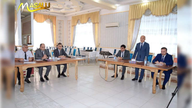 Araz Əhmədov Ərkivan ərazisinin sakinləri ilə görüşüb