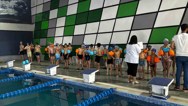 Lənkəranda qızlar və oğlanlar arasında üzgüçülük turniri keçirilib