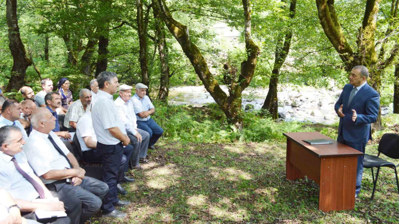Qəzənfər Ağayev Dəstor kəndində sakinlərlə görüşüb