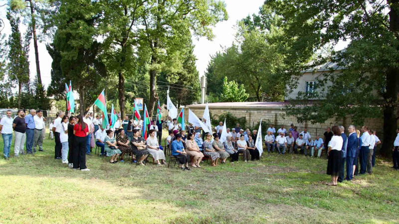 Məşhur Məmmədov seçiciləri ilə görüşüb