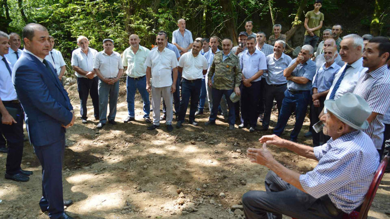 Qəzənfər Ağayev Viləşə kəndində sakinlərlə görüş keçirib