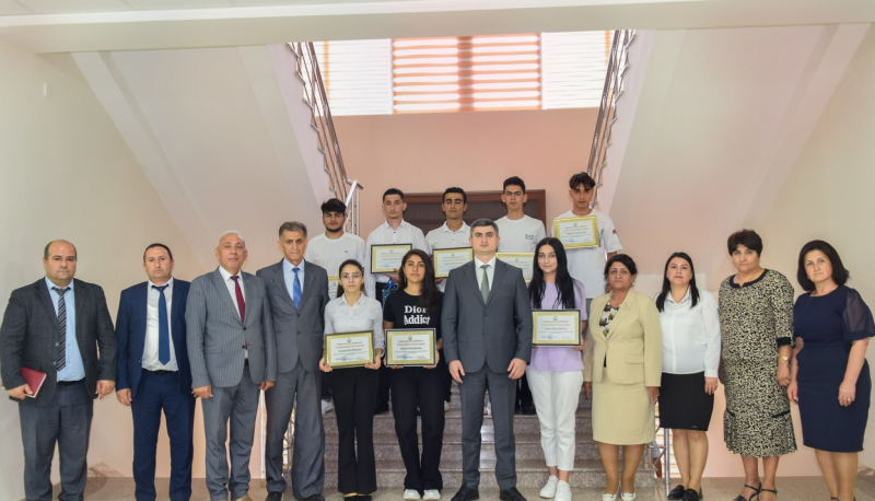 Lerikdə icra başçısı yüksək balla ali məktəblərə qəbul olunan gənclərlə görüşüb