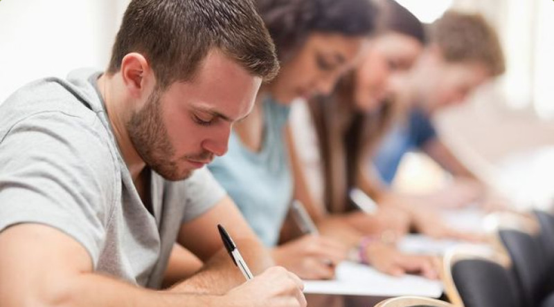 Azərbaycan, yoxsa rus bölməsində oxuyanlar qəbul imtahanında daha uğurlu olub?