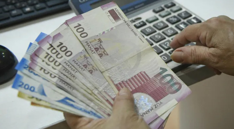 Orta aylıq maaş 1000 manata yaxınlaşır