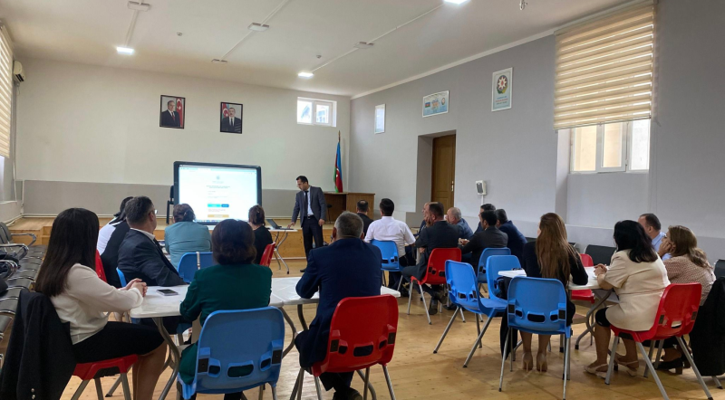 Lənkəranda məktəb direktorlarına təlim keçirilib