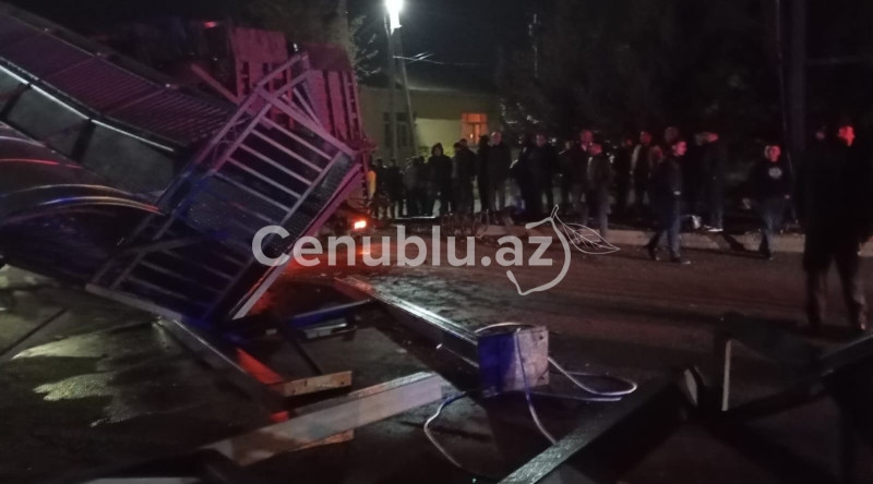 Cəlilabadda yeni inşa olunan piyada keçidi dağılıb