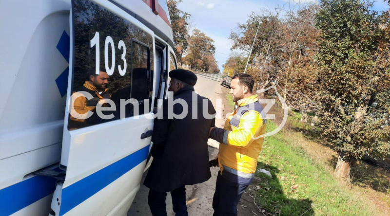 Cəlilabadda avtomobil dirəyə çırpılıb: Xəsarət alanlar var