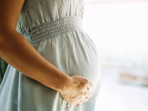 Səkkizinci sinif şagirdi nişanlısından uşaq dünyaya gətirdi