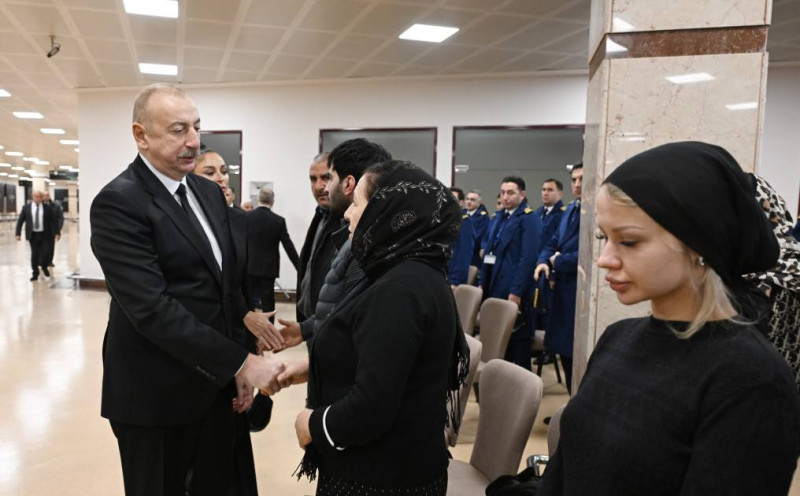 Prezident təyyarə qəzasında həlak olan ekipaj üzvlərinin vida mərasimində iştirak edib – FOTO + YENİLƏNİB