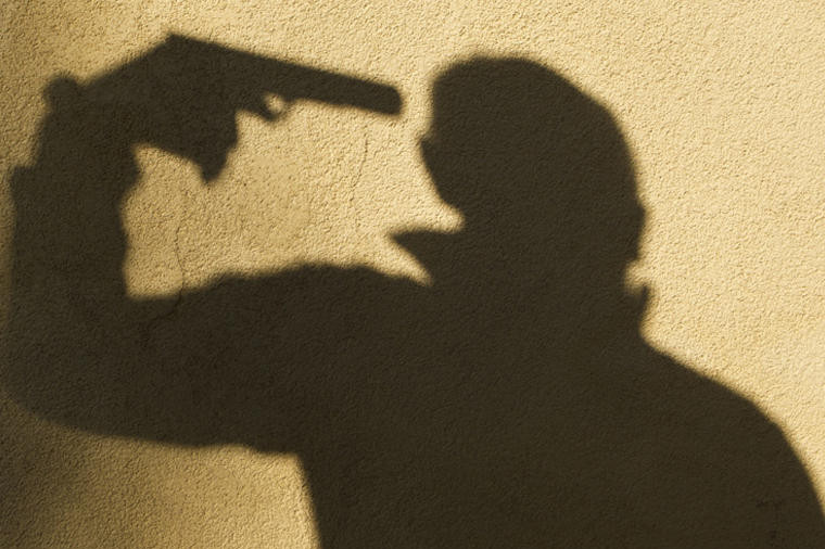 Masallıda intihar: Başından VURDU