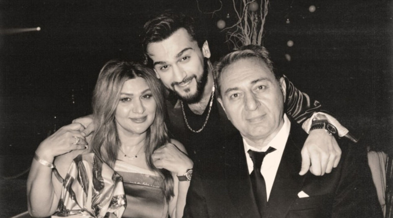 Lerikli müğənni JONY valideynləri ilə fotosunu paylaşıb