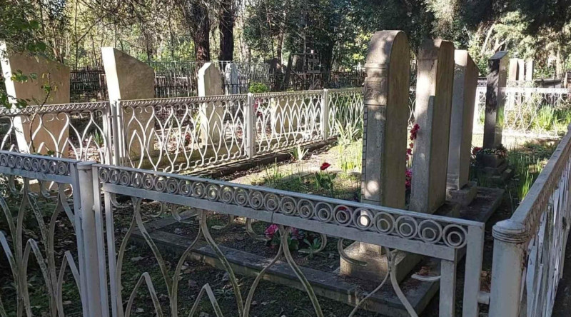 Şagirdlər qəbiristanlıqda qeyri-etik hərəkətlər etdilər - RƏSMİ AÇIQLAMA + VİDEO