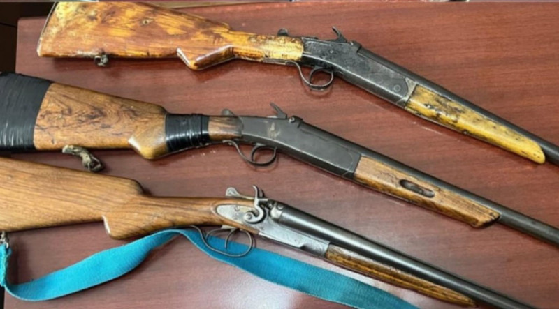 Cəlilabadda qanunsuz saxlanılan silahlar polisə təhvil verilib