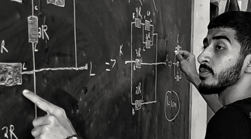 “Uşaqlıqdan şəklimin çəkilməsini qoymamışam” – Məşhur fizika müəllimi ilə ÖZƏL MÜSAHİBƏ