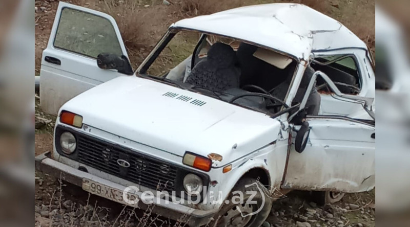 Biləsuvarda yeniyetmə atasının avtomobili ilə qəza törətdi - FOTO