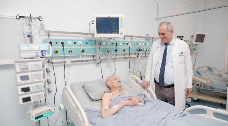 Lənkəranlı həkim Azərbaycanın ən yaşlı vətəndaşını uğurla əməliyyat edib