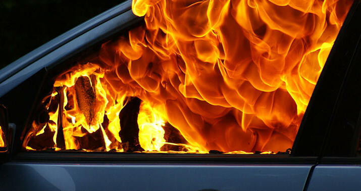 Masallıda avtomobil yanıb