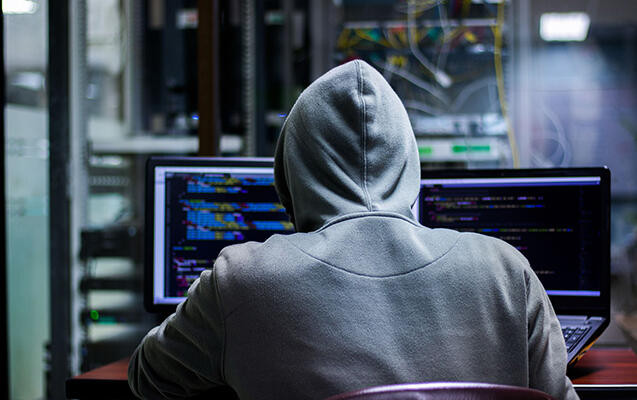 Ötən gün bank kartlarından 20 min manatdan çox pul oğurlanıb