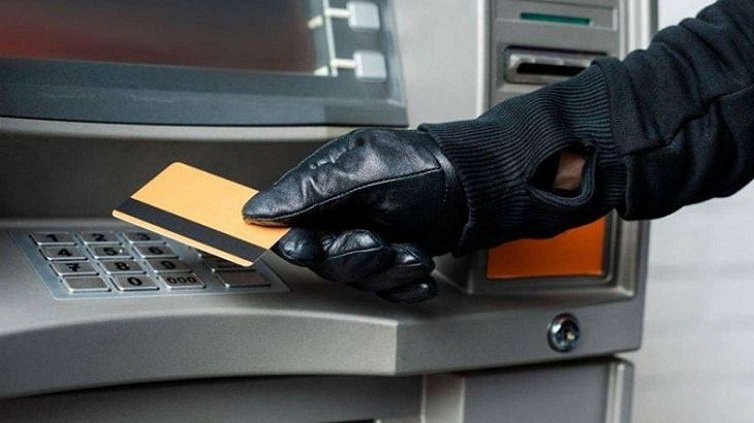 Kartlardan daha 20 min manat oğurlandı