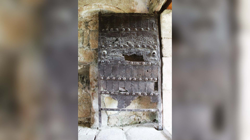 Gəncə qapıları: bir tayı Dərbənddə, digəri isə Gürcüstanda