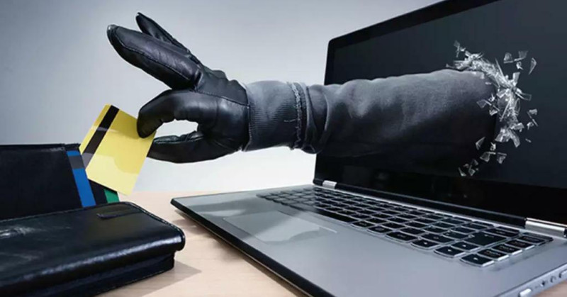 Kartlardan 11 min manatdan çox pul oğurlandı