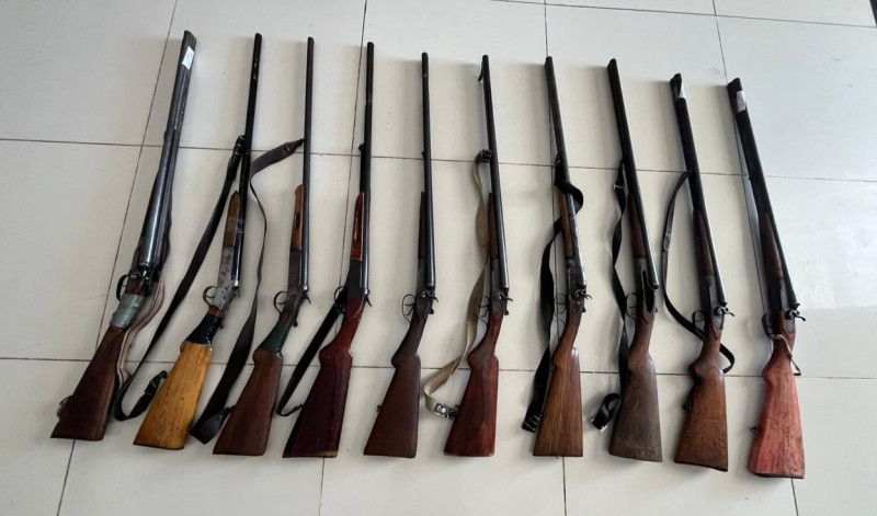 Cəlilabadda qanunsuz saxlanılan silahlar polisə təhvil verilib