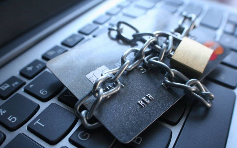 Bu dəfə bank kartlarından 4 min manatdan çox vəsait oğurlanıb