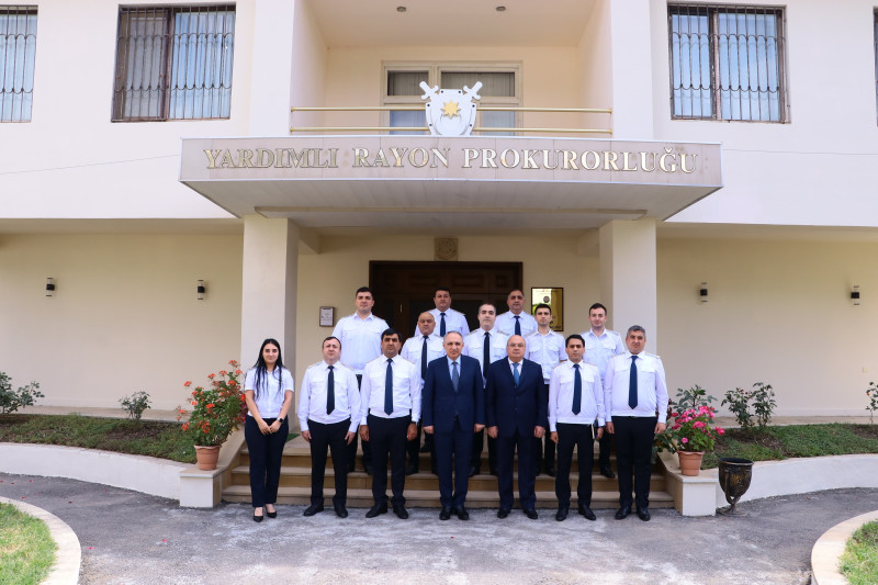 Baş prokuror Yardımlıda vətəndaşları qəbul edib