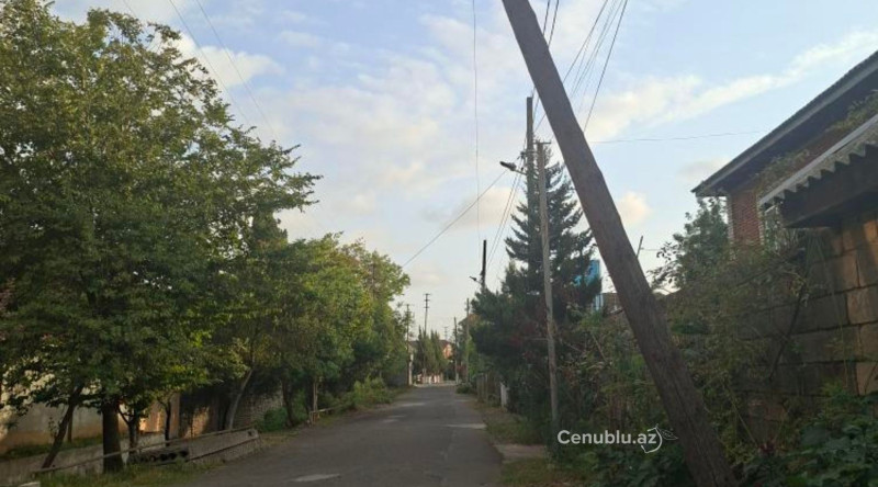 Lənkəranda telefon xətti dirəyi təhlükə yaradır