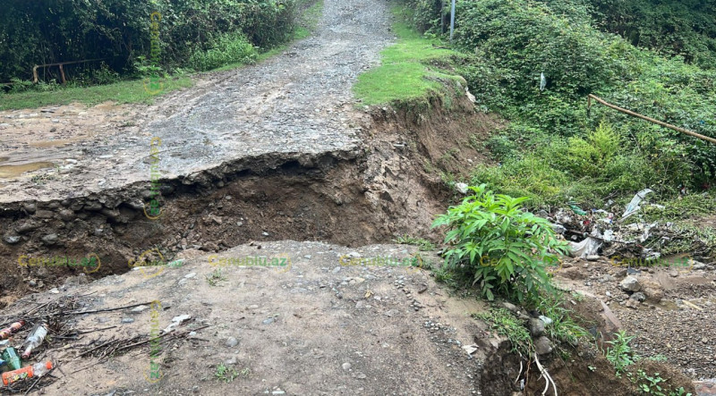 Astarada leysan torpaq sürüşməsinə səbəb olub - FOTO