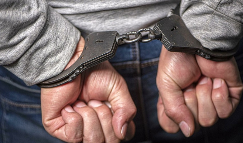 Yetkin olmayan sevgilisilə intim münasibətdə oldu, həbs edildi