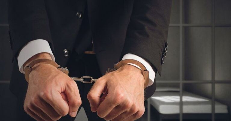 Məhkəmə 71 min manatı mənimsəyən direktorla bağlı qərar verdi