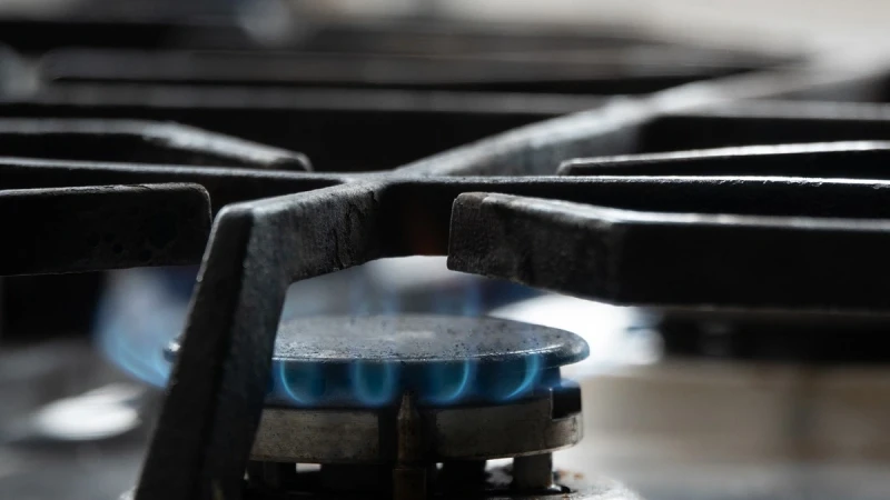 Aşağı Nüvədidə bəzi sakinlər axşamlar soyuqda qalır