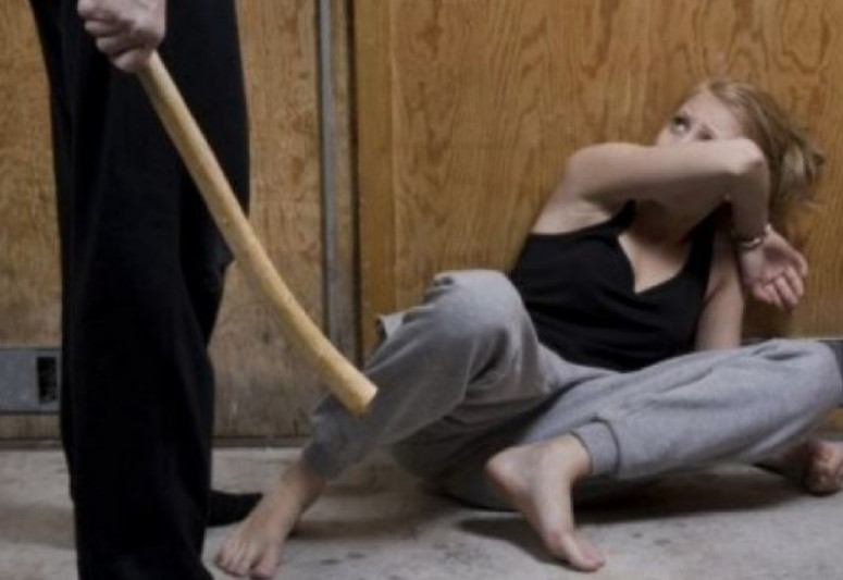 Astarada arvadını döyüb pəncərədən qaçana HÖKM