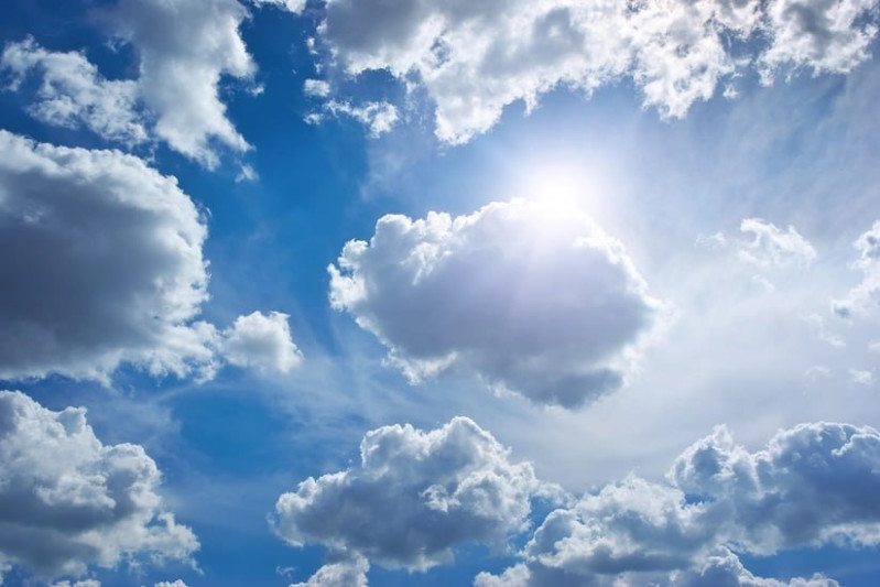 Hava yağmursuz keçəcək, duman olacaq